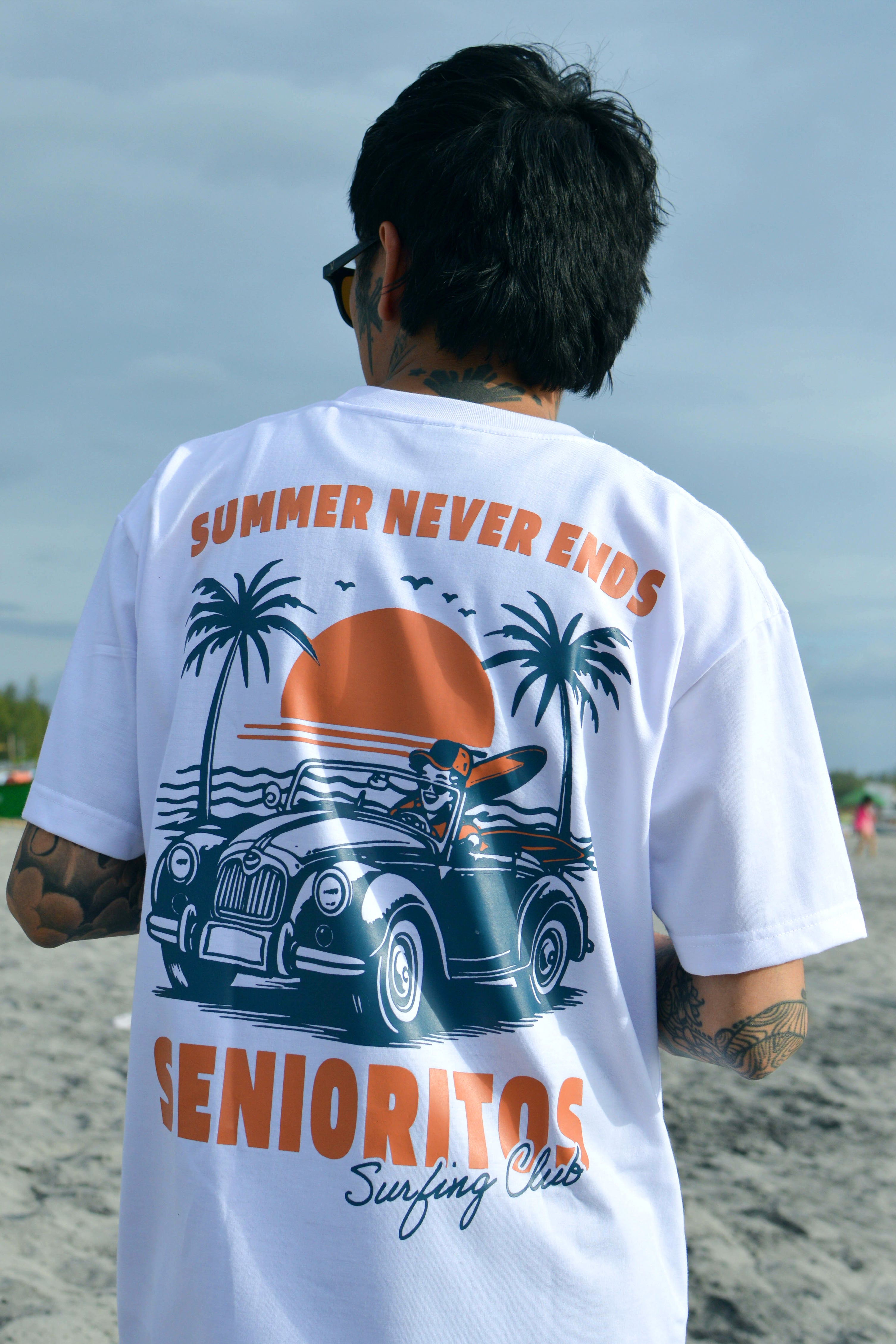 SUMMER NEVER ENDS (SURFING CLUB) TEE | WHITE